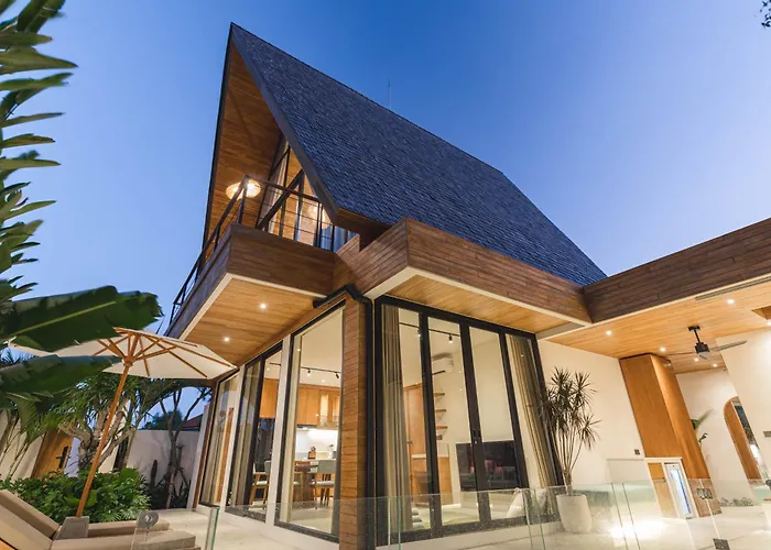 Eve With Private Pool, & Outdoor Movie Cinema Canggu