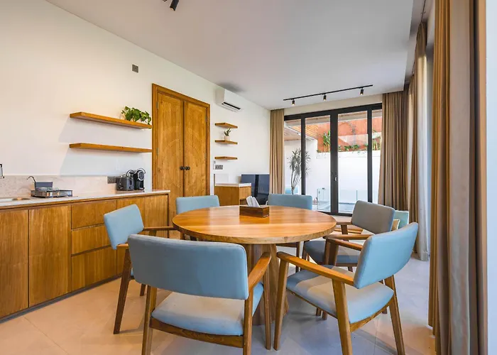 Eve With Private Pool, & Outdoor Movie Cinema Villa Canggu