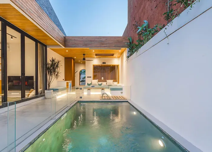 Eve With Private Pool, & Outdoor Movie Cinema