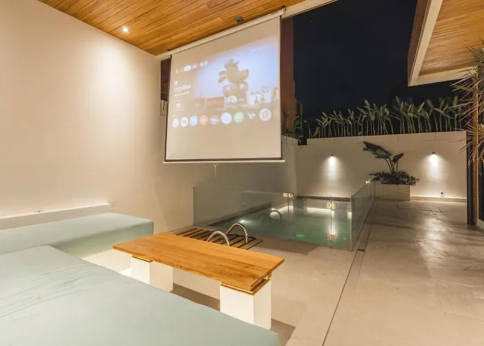 Eve With Private Pool, & Outdoor Movie Cinema Villa